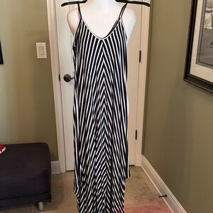 Chic Black and White Chevron Maxi Dress